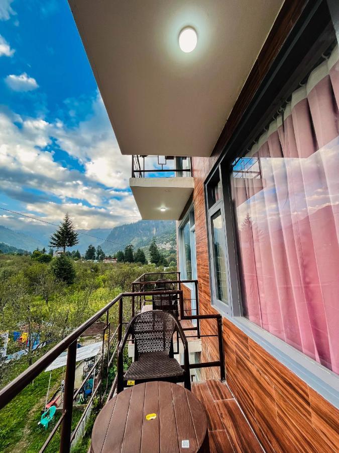 Apple Flower With Balcony And Mountain View Manali (Himachal Pradesh) Exterior photo